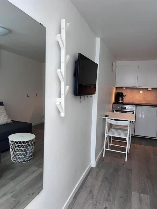 Laegenhet Med Egen Ingang. Apartment Sundsvall Bagian luar foto