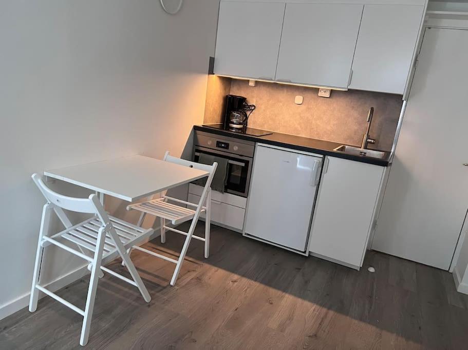 Laegenhet Med Egen Ingang. Apartment Sundsvall Bagian luar foto